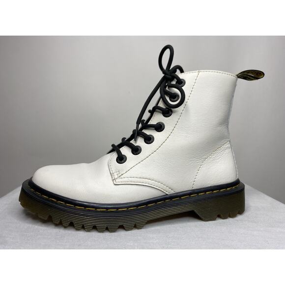 Dr. Martens Luana Combat Boots White Leather Women's 6 Lace Up 7 Eye Grunge Boho - Picture 1 of 10
